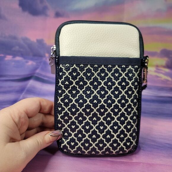 Disney Mickey Mouse Print D-Tech Electronics Zip Case with Wrist Strap - Picture 2 of 12